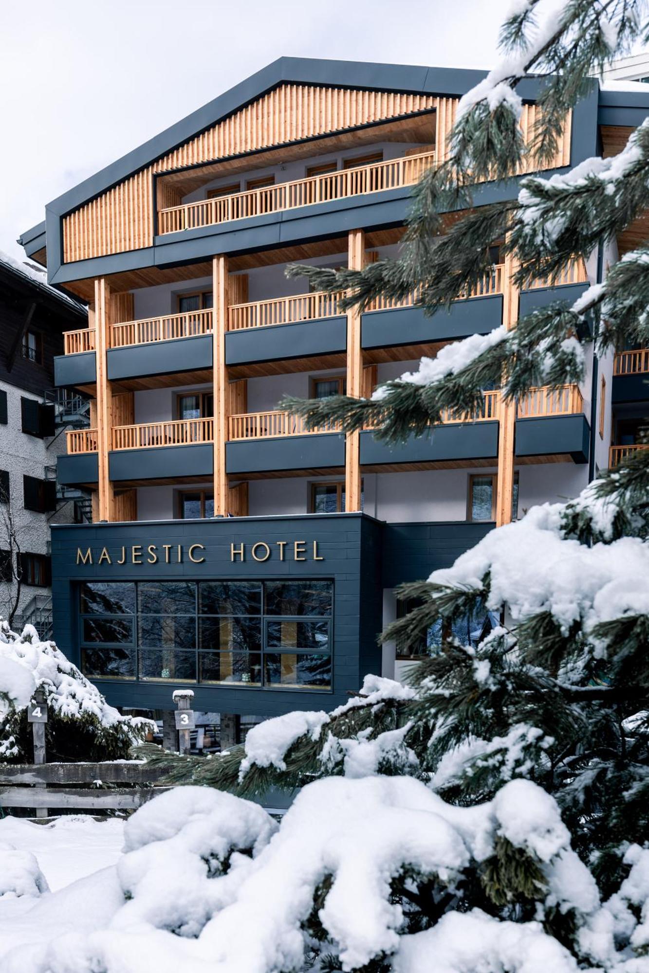 Majestic Hotel Мадонна-ди-Кампильо Экстерьер фото